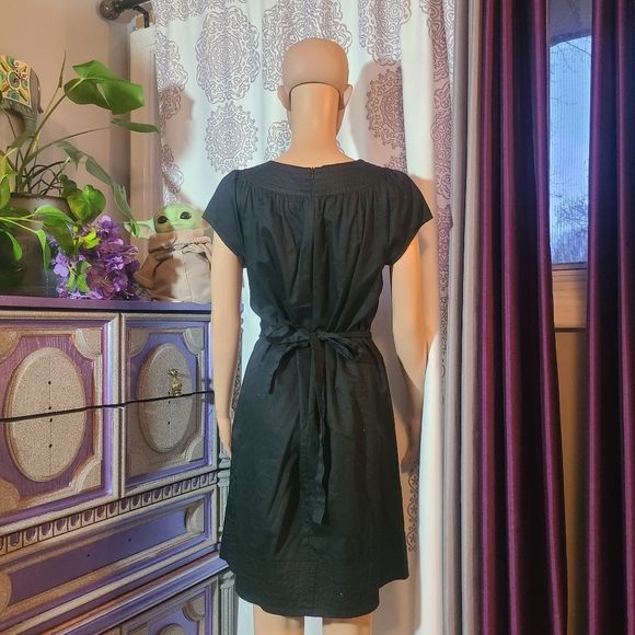Simple black dress with belt - Picture 6 of 7